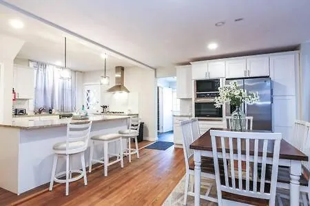 Luxe Bartram Beach Retreat 4Bd - 3Ba