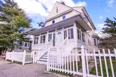 Holiday home Luxe Bartram Beach Retreat 4bd - 3ba *