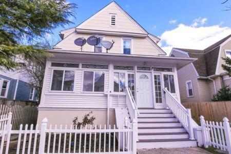 Luxe Bartram Beach Retreat 4bd - 3ba