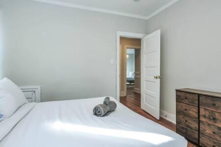 Luxe Bartram Beach Retreat 4bd - 3ba Holiday home *
