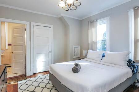 Luxe Bartram Beach Retreat 4bd - 3ba Holiday home *