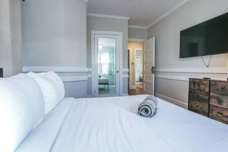 Luxe Bartram Beach Retreat 4bd - 3ba Holiday home