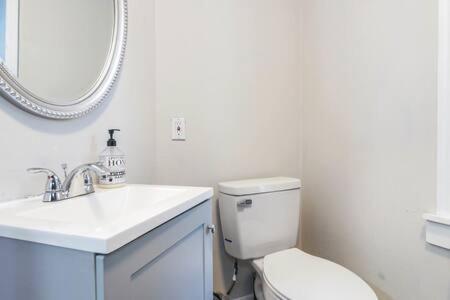 Luxe Bartram Beach Retreat 4bd - 3ba Holiday home Atlantic City