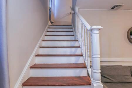 Luxe Bartram Beach Retreat 4bd - 3ba *