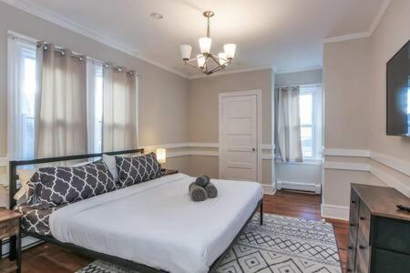 Luxe Bartram Beach Retreat 4bd - 3ba