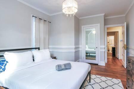 Luxe Bartram Beach Retreat 4bd - 3ba Holiday home *