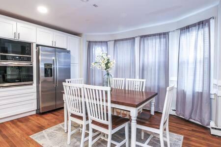 Luxe Bartram Beach Retreat 4bd - 3ba Holiday home