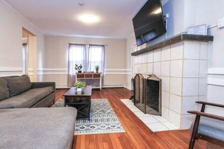 Luxe Bartram Beach Retreat 4bd - 3ba *