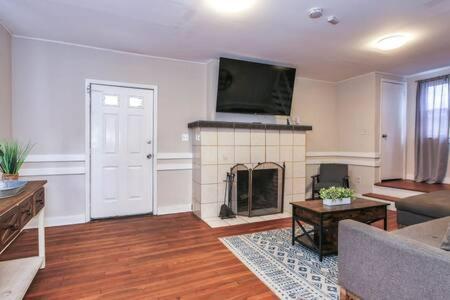 Luxe Bartram Beach Retreat 4bd - 3ba