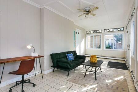 Luxe Bartram Beach Retreat 4bd - 3ba *